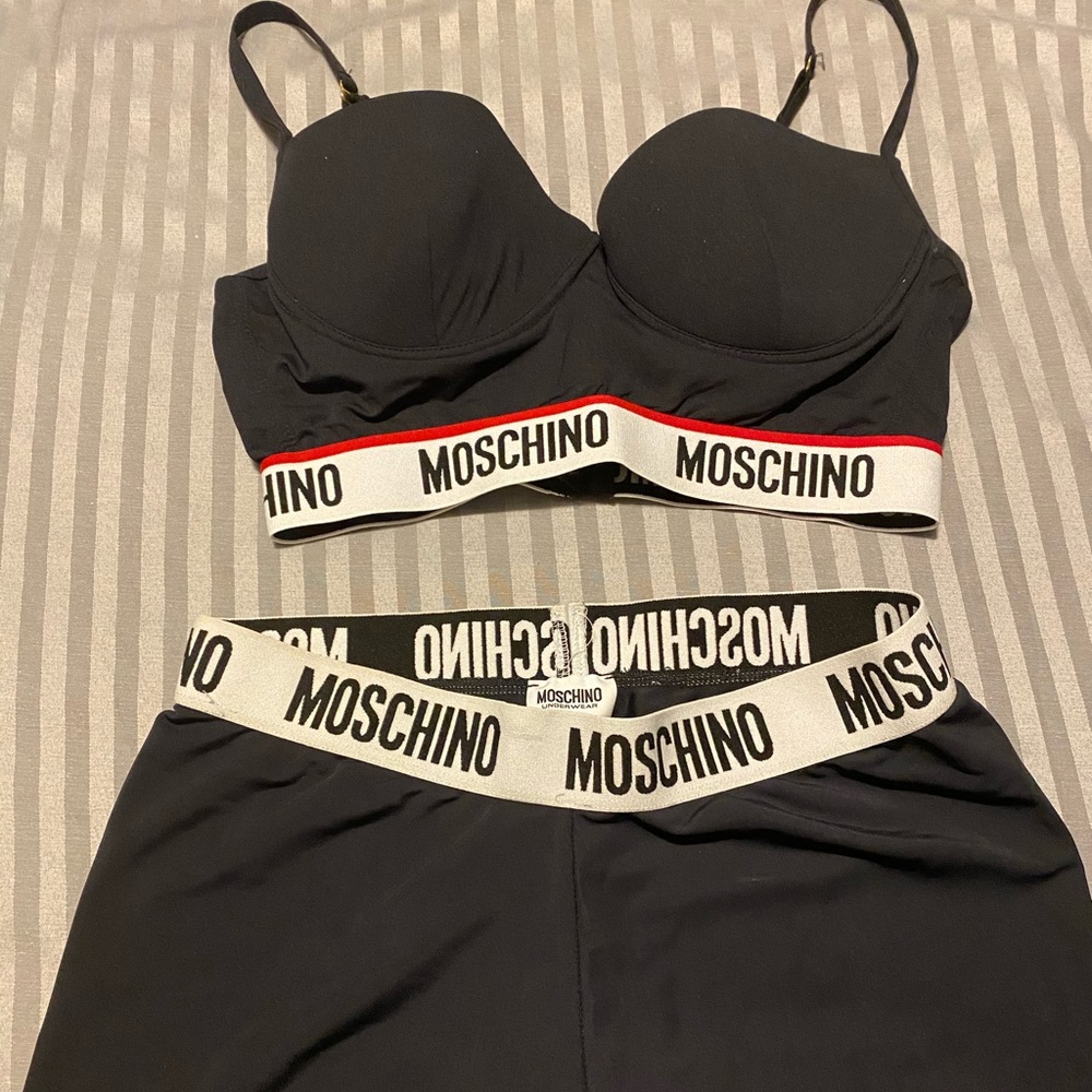 Moschino set black size 8 bra top and biker shorts